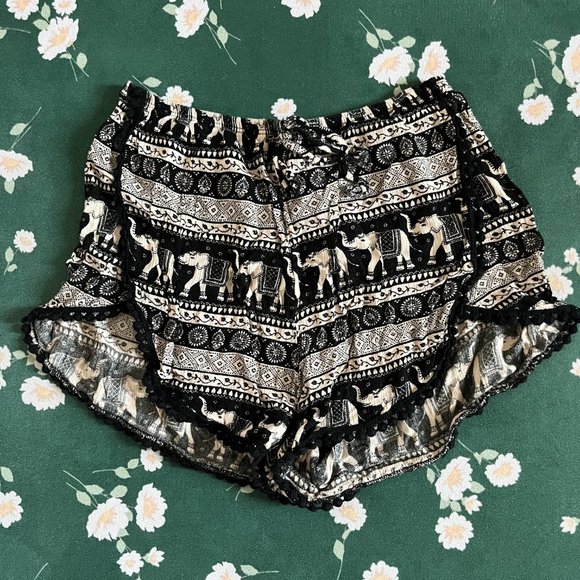 Elephant/Aztec Flowy Shorts Bundle - Picture 4 of 6